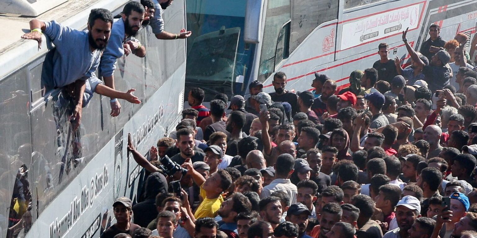 refens-reencontram-familiares-com-cessar-fogo-em-gaza